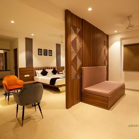 Hotel Veesons Executive Solapur Εξωτερικό φωτογραφία