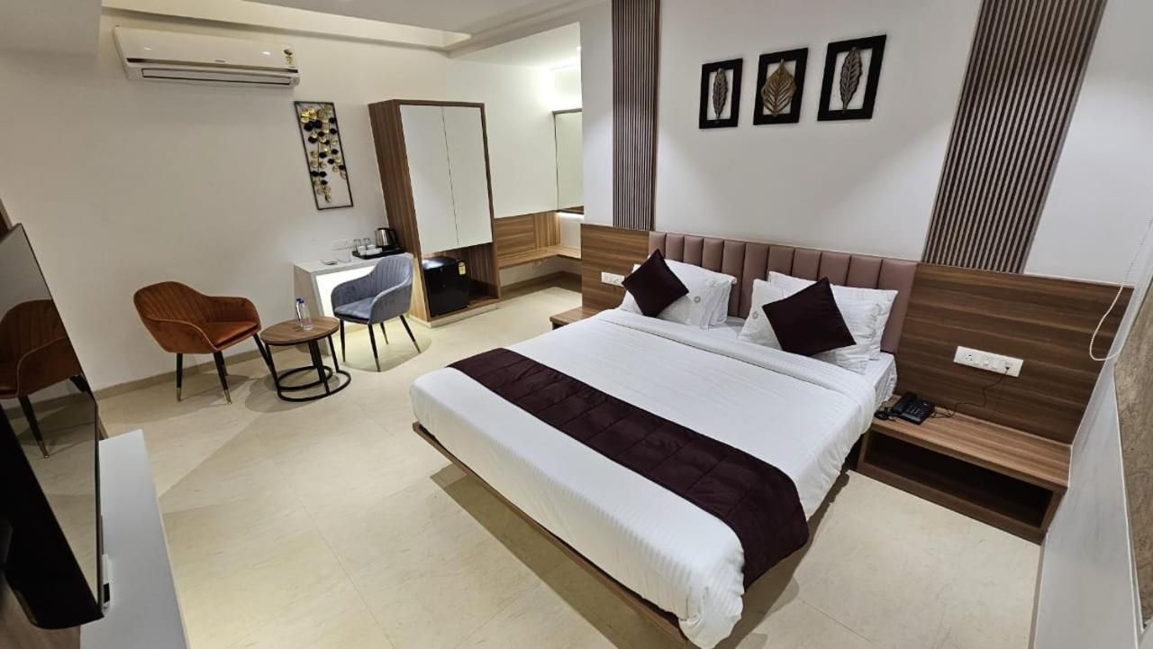 Hotel Veesons Executive Solapur Εξωτερικό φωτογραφία