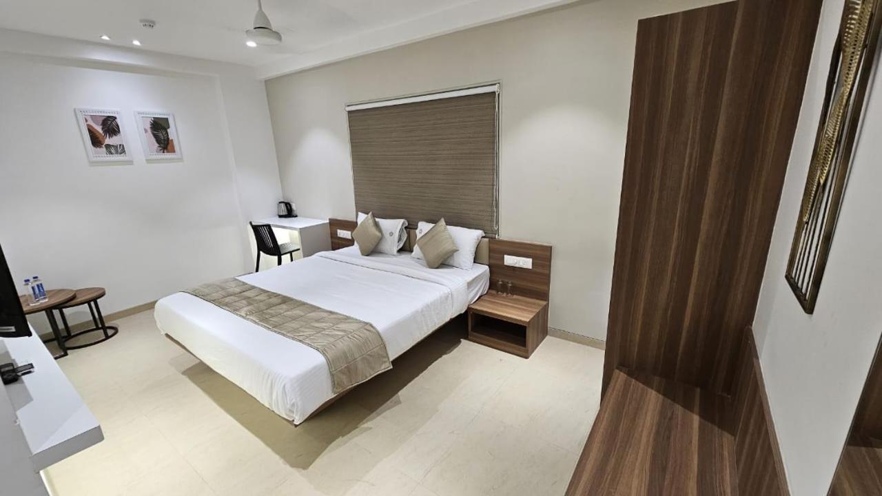 Hotel Veesons Executive Solapur Εξωτερικό φωτογραφία
