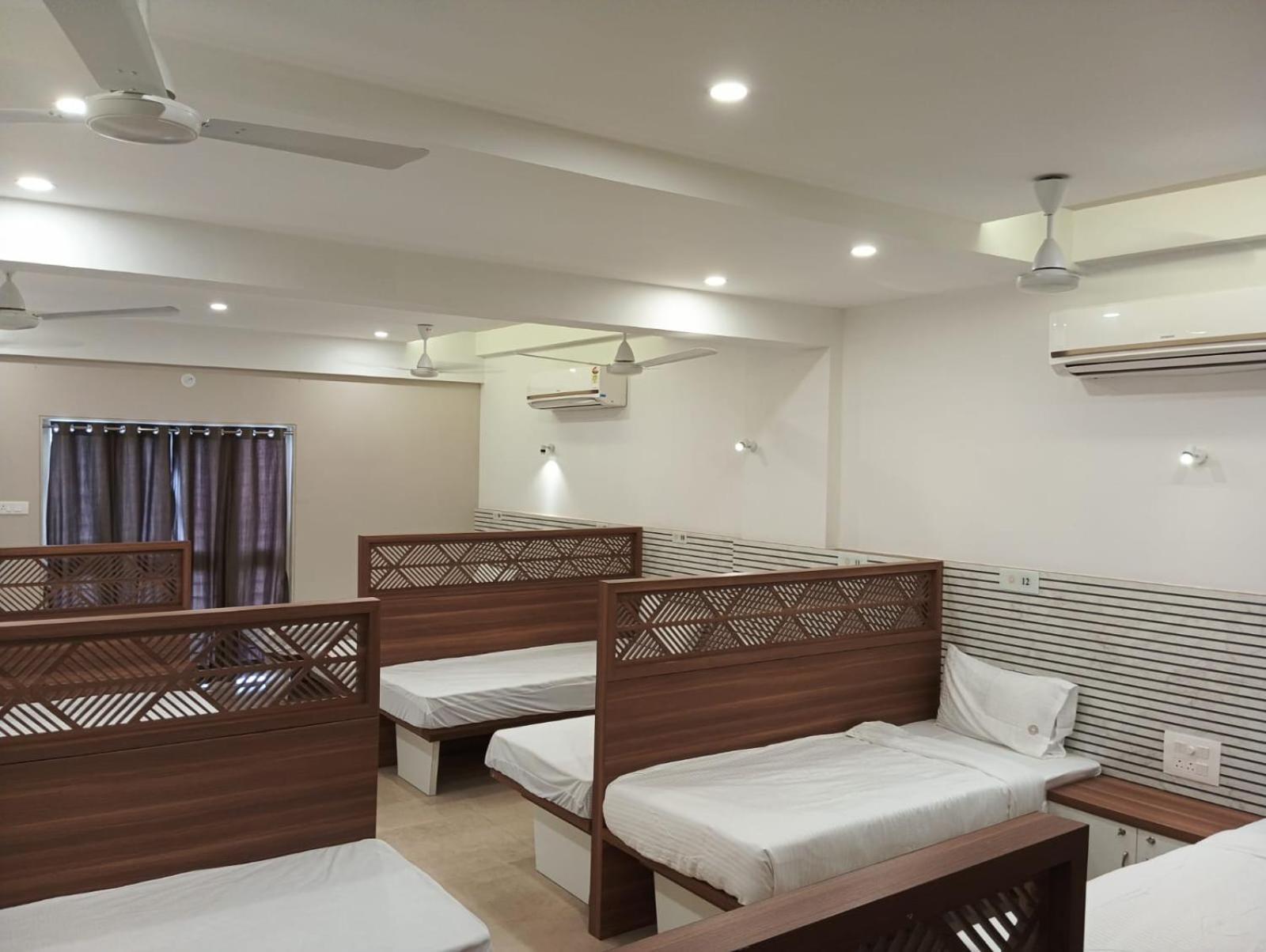 Hotel Veesons Executive Solapur Εξωτερικό φωτογραφία