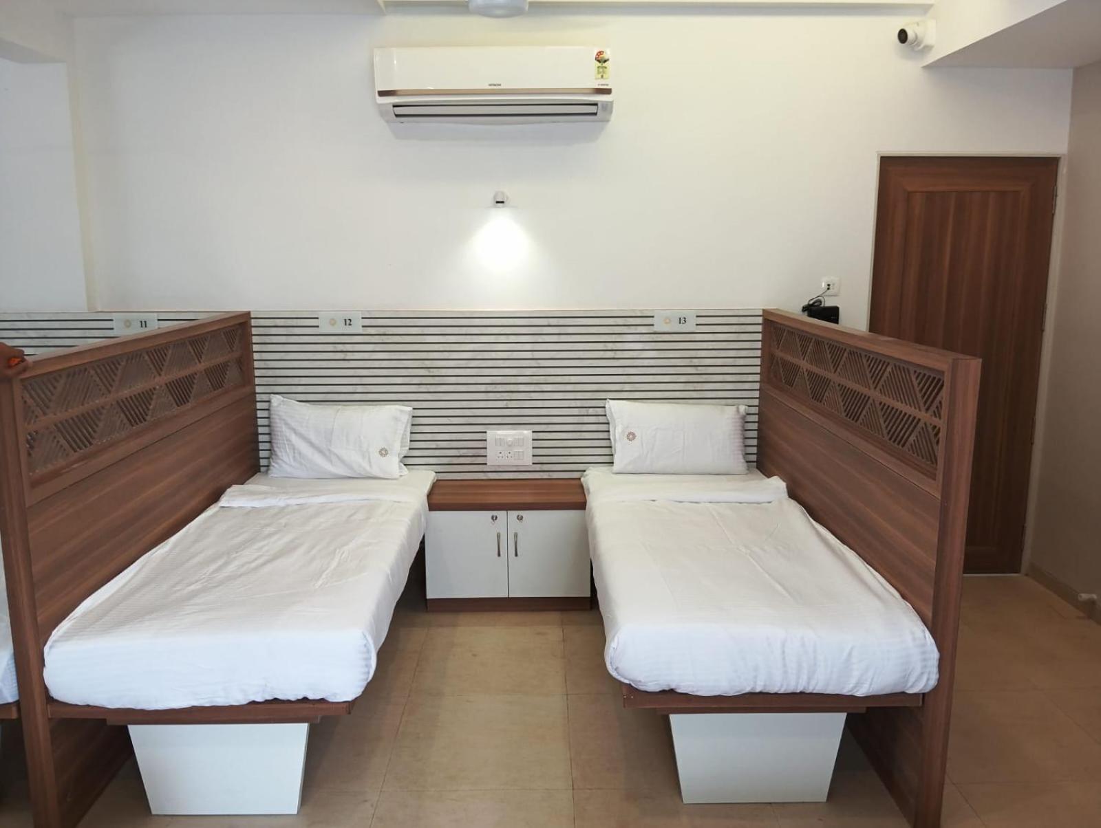 Hotel Veesons Executive Solapur Εξωτερικό φωτογραφία