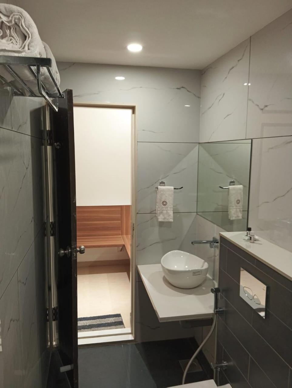 Hotel Veesons Executive Solapur Εξωτερικό φωτογραφία