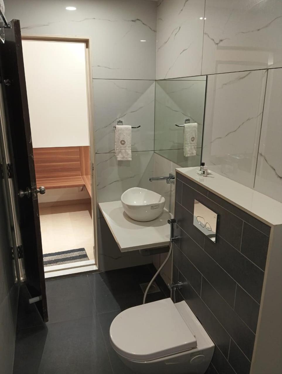 Hotel Veesons Executive Solapur Εξωτερικό φωτογραφία