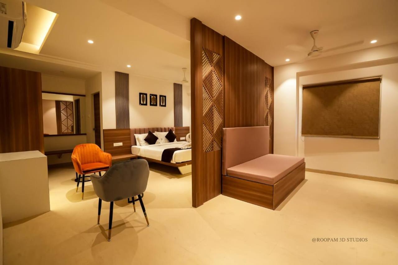 Hotel Veesons Executive Solapur Εξωτερικό φωτογραφία