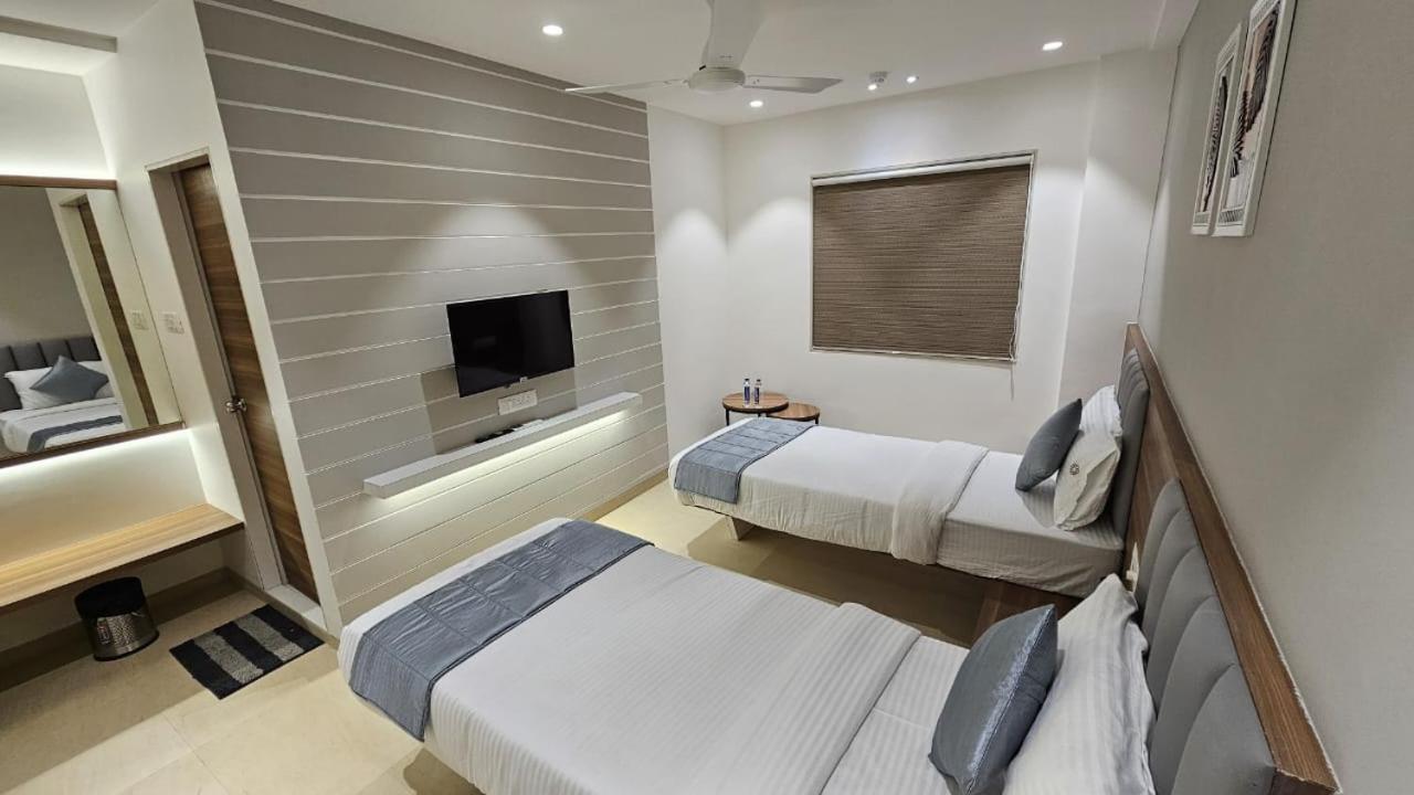Hotel Veesons Executive Solapur Εξωτερικό φωτογραφία