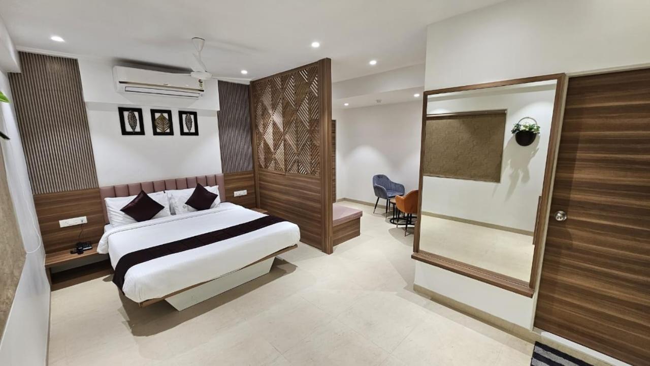 Hotel Veesons Executive Solapur Εξωτερικό φωτογραφία